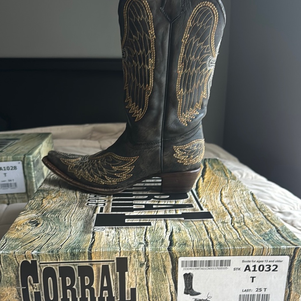 Corral Black Boots with Gold Embroidery